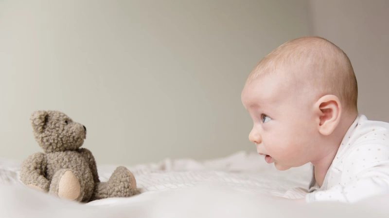 قدرات طفل عمره 8 أسابيع