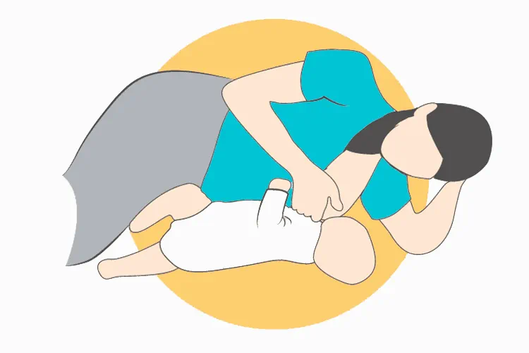 وضعیت خوابیده کنار نوزاد (Side-Lying Hold)