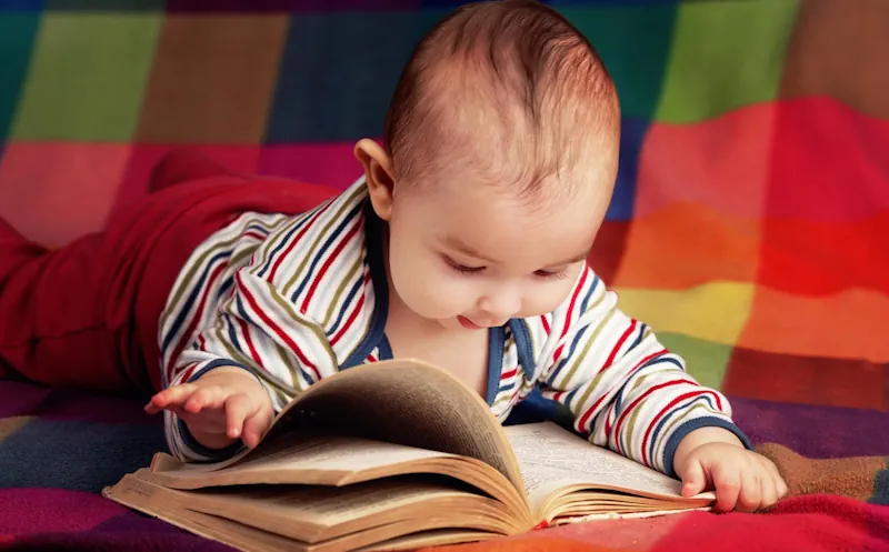 کتابخوانی و تقویت زبان و هوش شناختی نوزاد